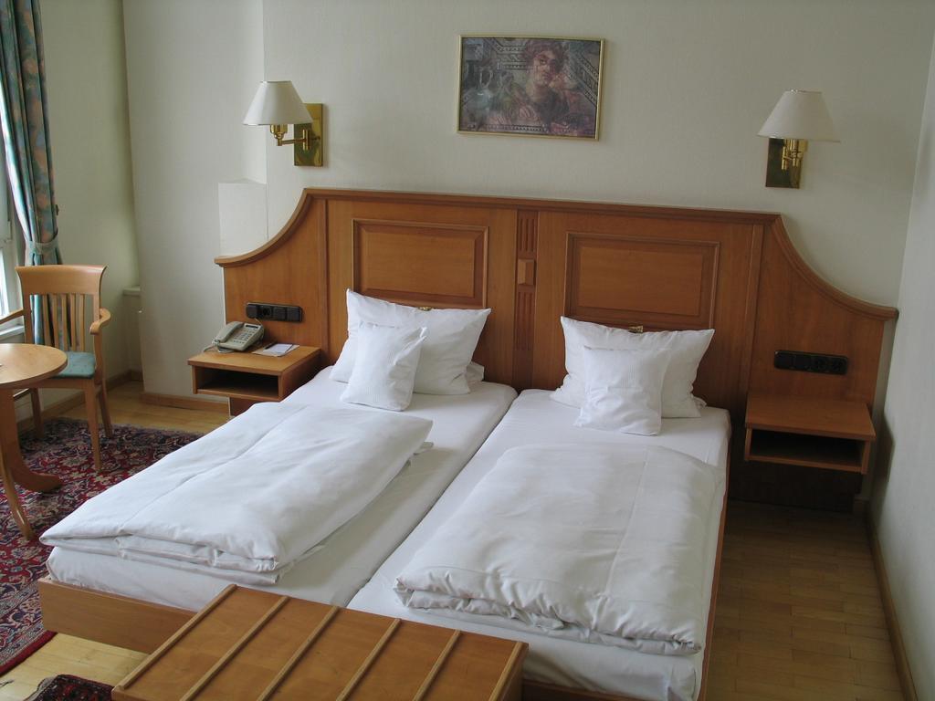 Hotel Roemischer Kaiser Trewir Zewnętrze zdjęcie